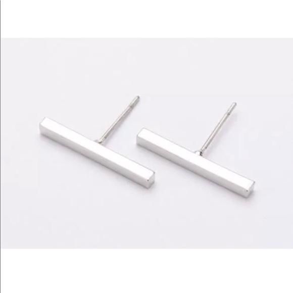 ❤︎ Minimalist Bar Stud Earrings ❤︎ - Picture 2 of 5